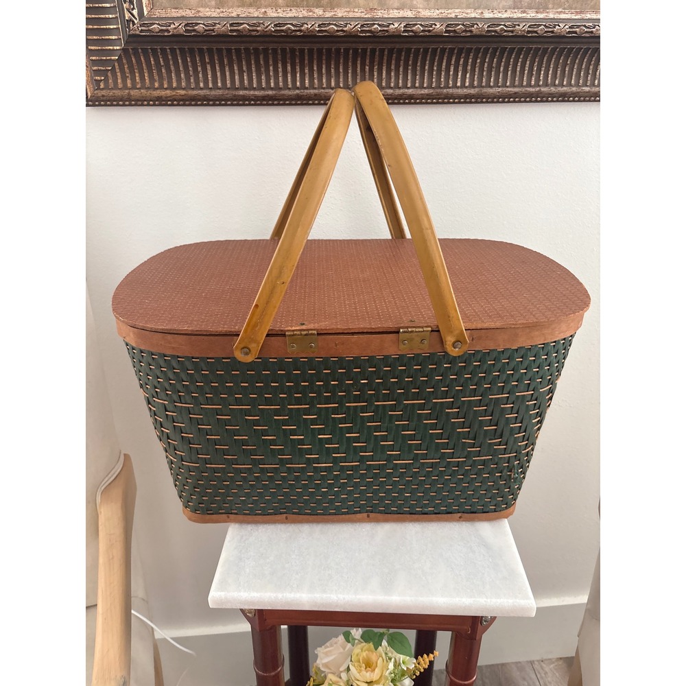 Vintage 1970's Hawkeye Burlington Woven Wicker Picnic Basket Wood Trim - Picture 2 of 11